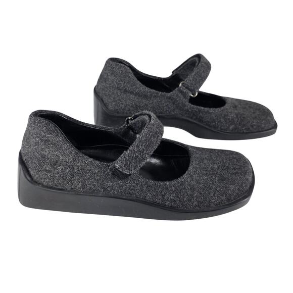 PRADA WOMEN’S VINTAGE 90s MARY JANE WOOL FLATS W/ SQUARE TOE SIZE US 5 – ITALY - Picture 1 of 16